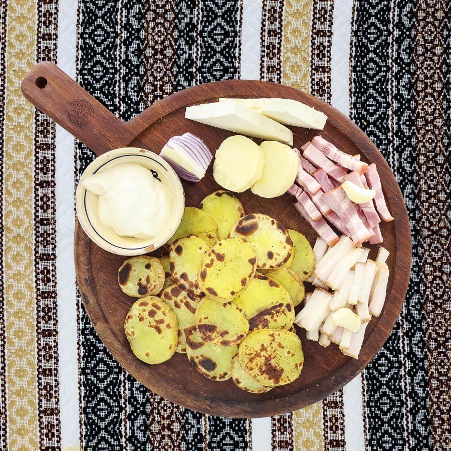 Restaurant Pensiune Bucovina Câmpulung Moldovenesc エクステリア 写真