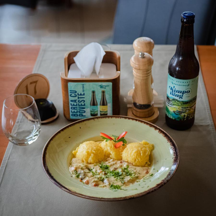 Restaurant Pensiune Bucovina Câmpulung Moldovenesc エクステリア 写真