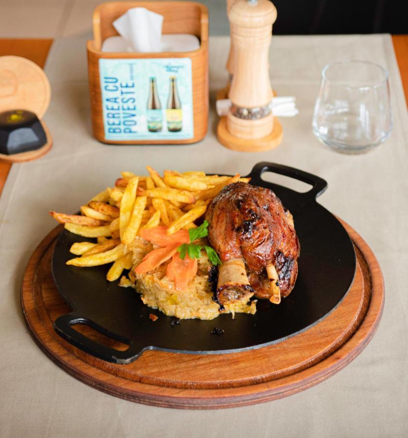 Restaurant Pensiune Bucovina Câmpulung Moldovenesc エクステリア 写真